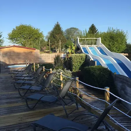 Camping La Roseraie D'omaha Surrain